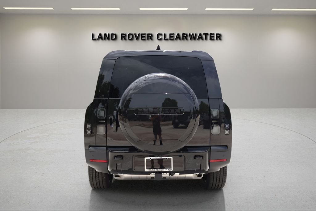 New 2026 Santorini Black Land Rover S image 4