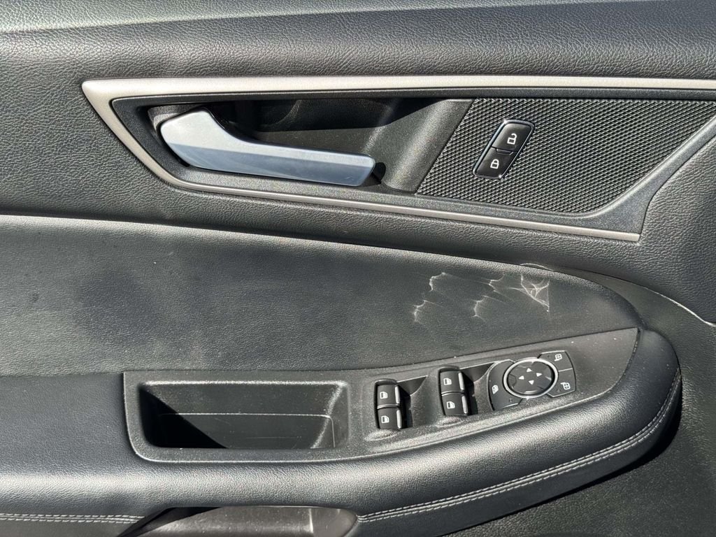Used 2022 White Ford SEL image 18