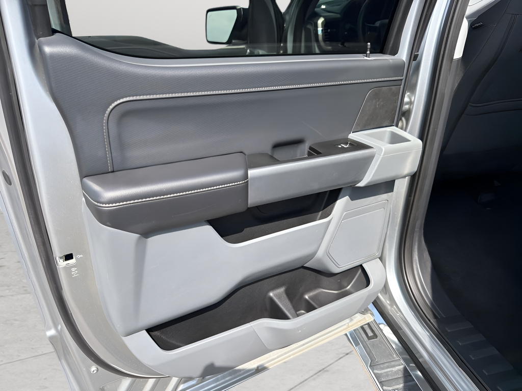 Used 2025 Silver Ford XLT image 18
