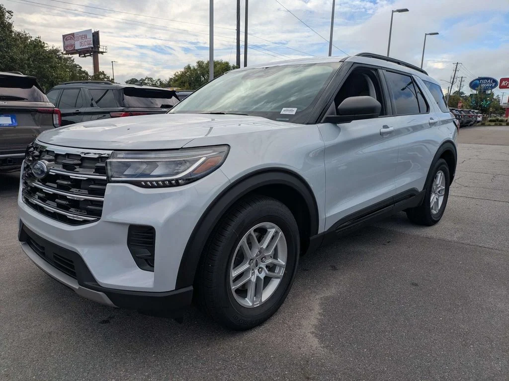 New 2026 Space White Metallic Ford Active image 8