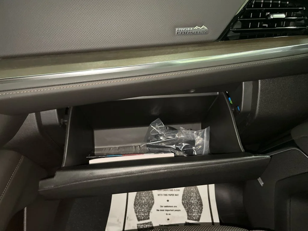 2026 Chevrolet Suburban High Country - Photo 24
