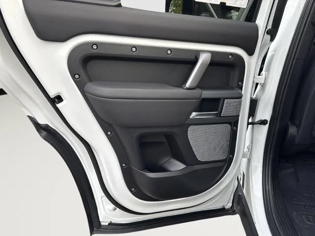 2024 Land Rover Defender X-Dynamic SE - Photo 21