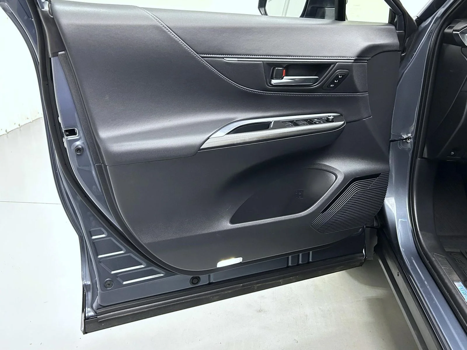 Used 2023 Gray Toyota Limited image 9