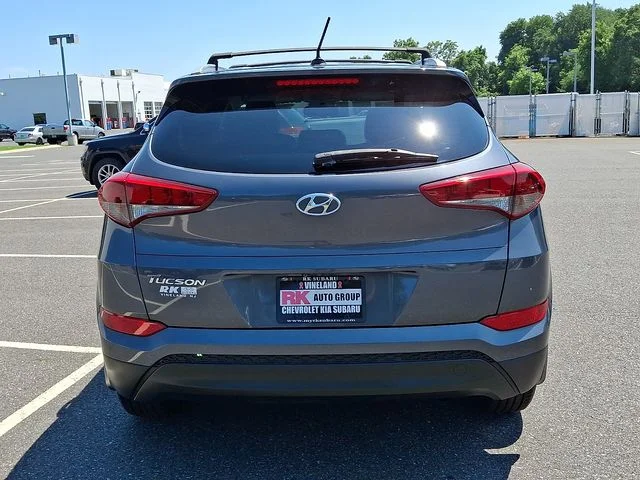 Used 2017 Gray Hyundai SE image 6