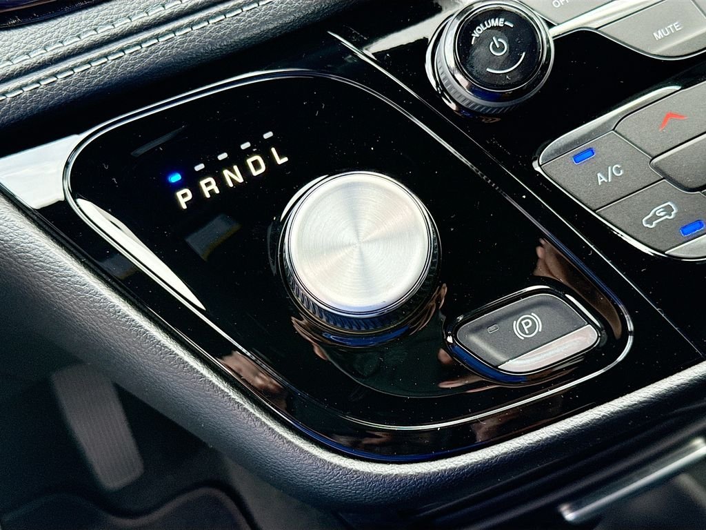 New 2027 Hydro Blue Pearl-Coat Exterior Paint Chrysler Select image 22
