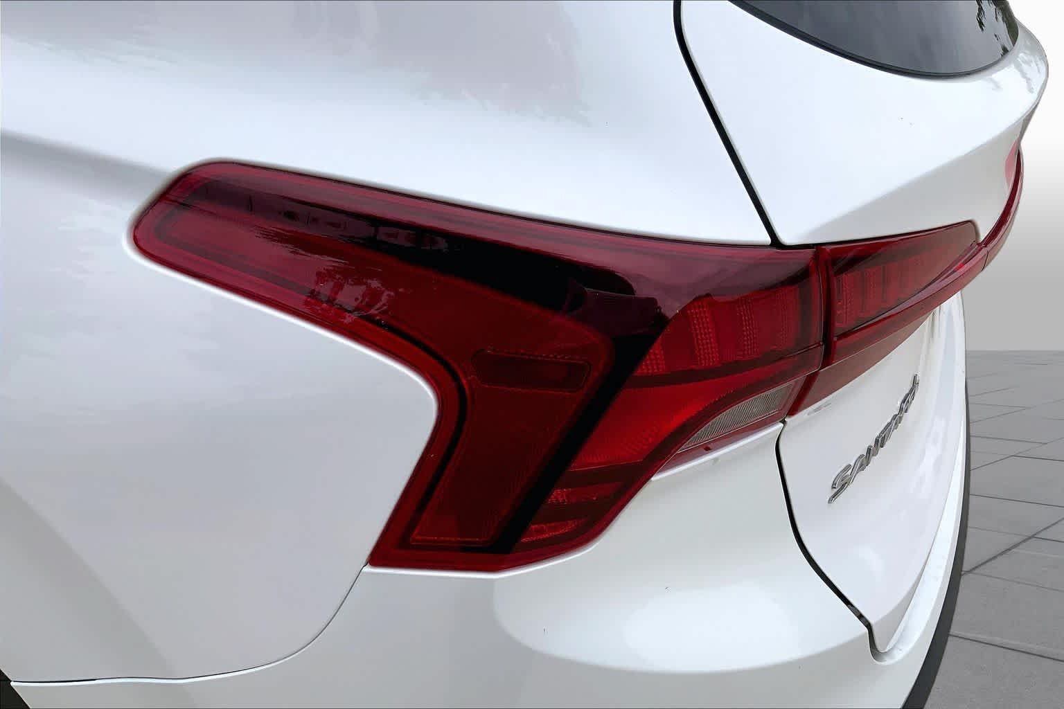 Used 2022 Quartz White Hyundai SE image 28