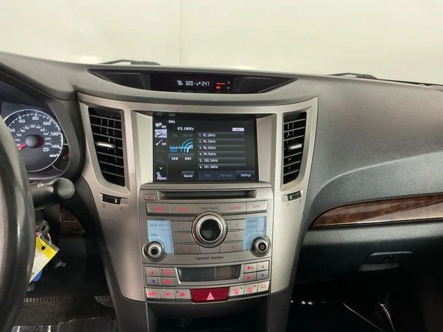 Used 2014 Silver Subaru 2.5i image 18