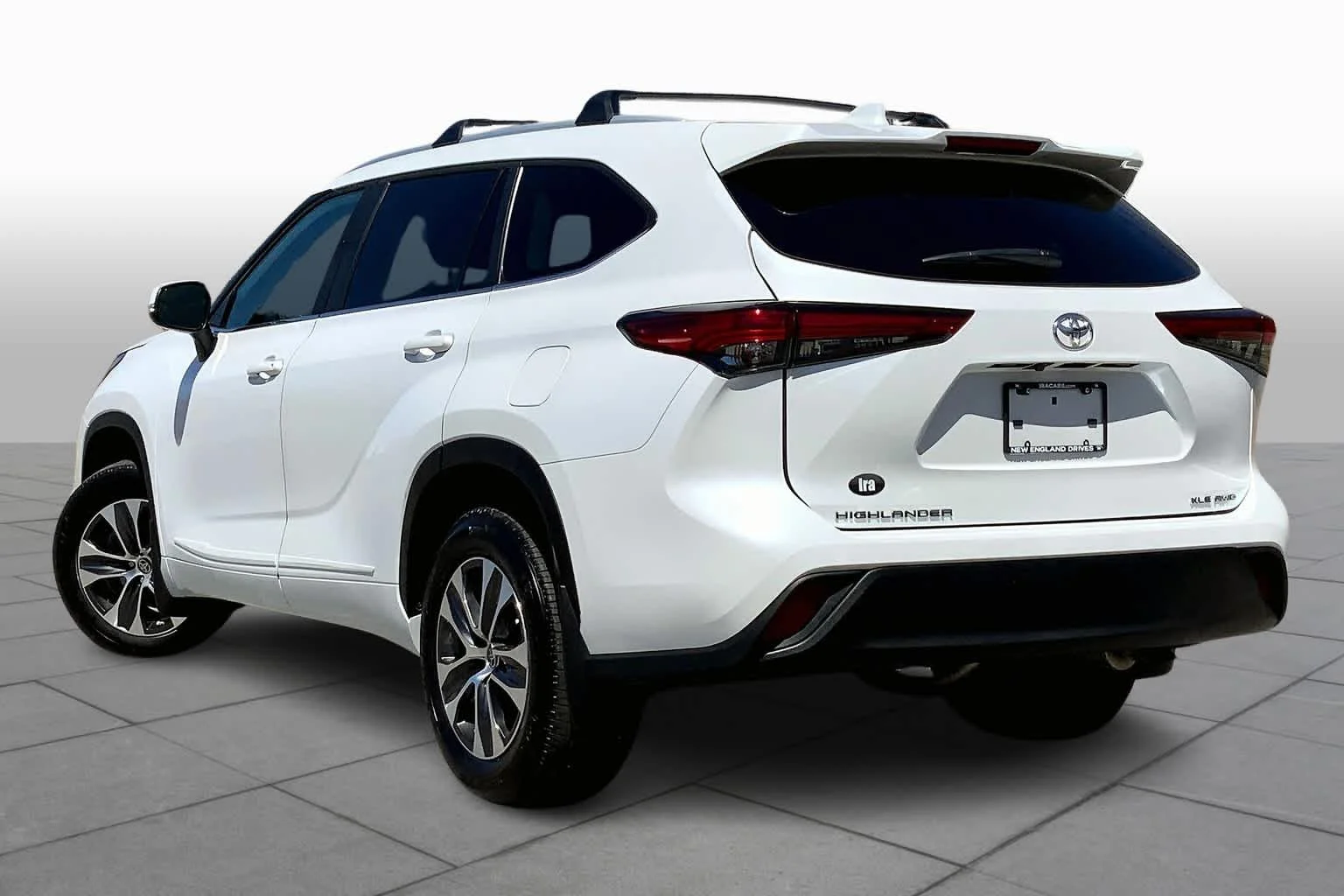 Used 2023 Wind Chill Pearl Toyota XLE image 12