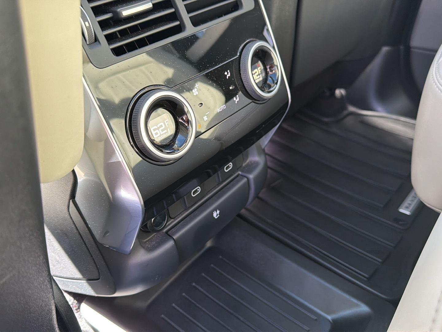 Used 2022 Eiger Grey Metallic Land Rover HSE Silver Edition image 12