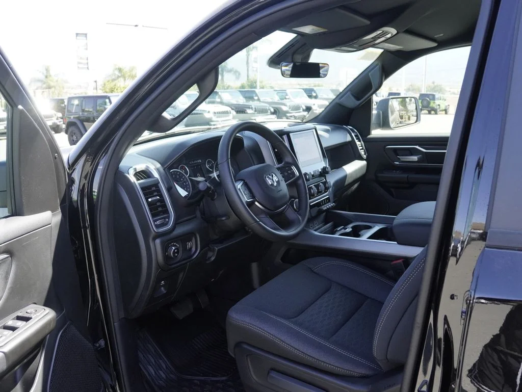 New 2026 Diamond Black Crystal Pearl-Coat Exterior Paint RAM Big Horn/Lone Star image 22