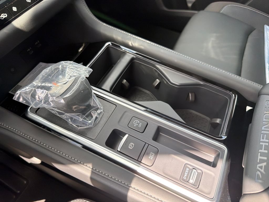 New 2026 Nissan Pathfinder SL 4D Sport Utility