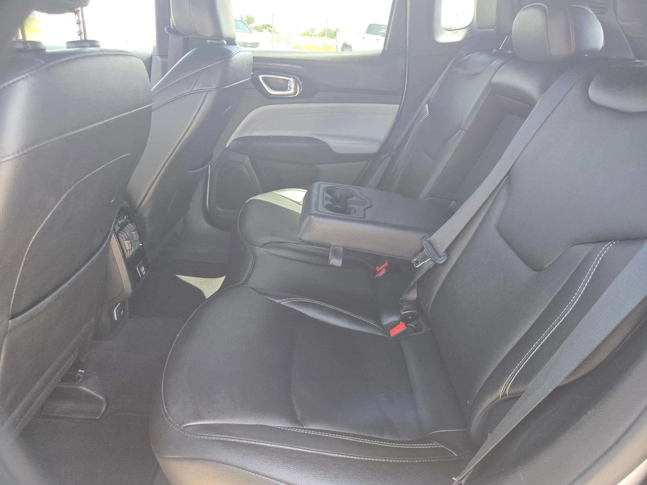 Used 2025 Silver Jeep Limited image 13