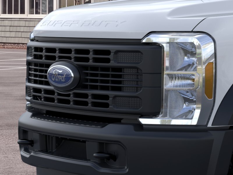 New 2025 Oxford White Ford F-450® XL image 17