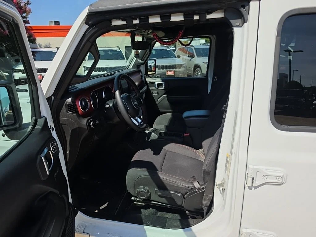 Used 2023 White/off-white Jeep Rubicon image 20