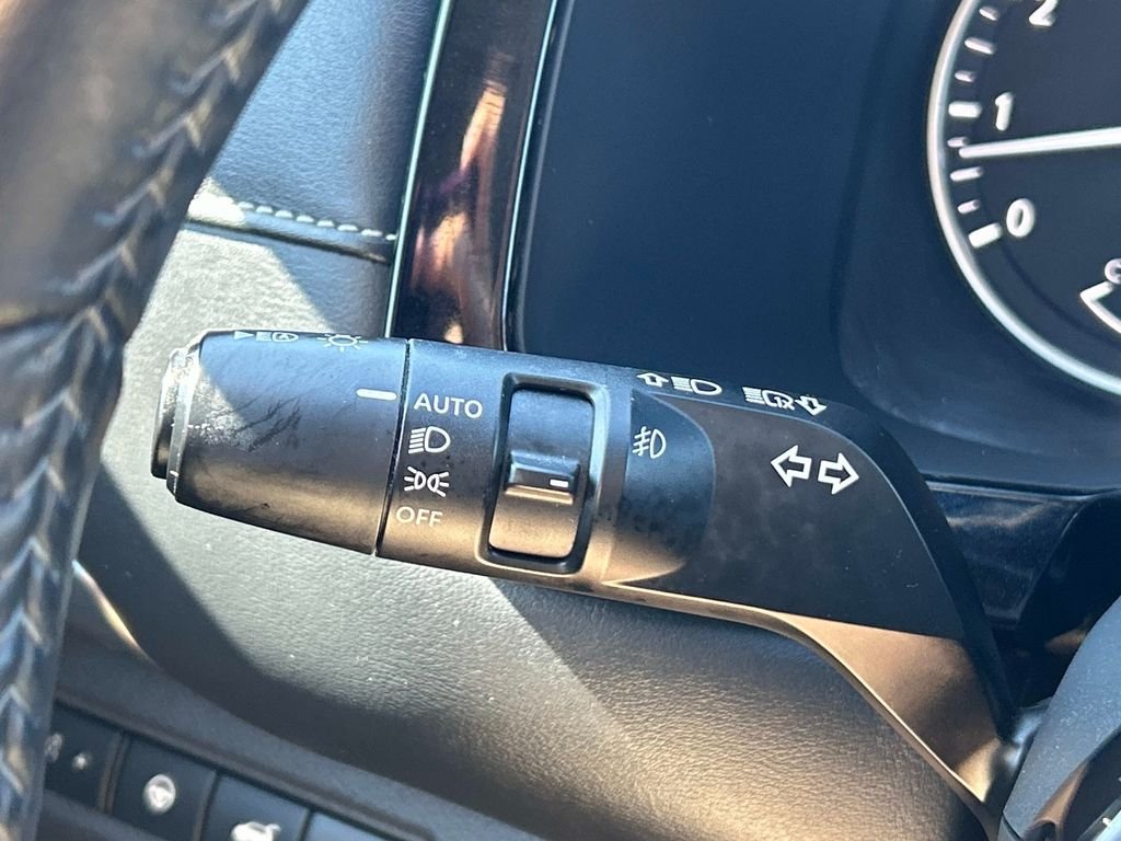 Used 2022 Blue Nissan SL image 32