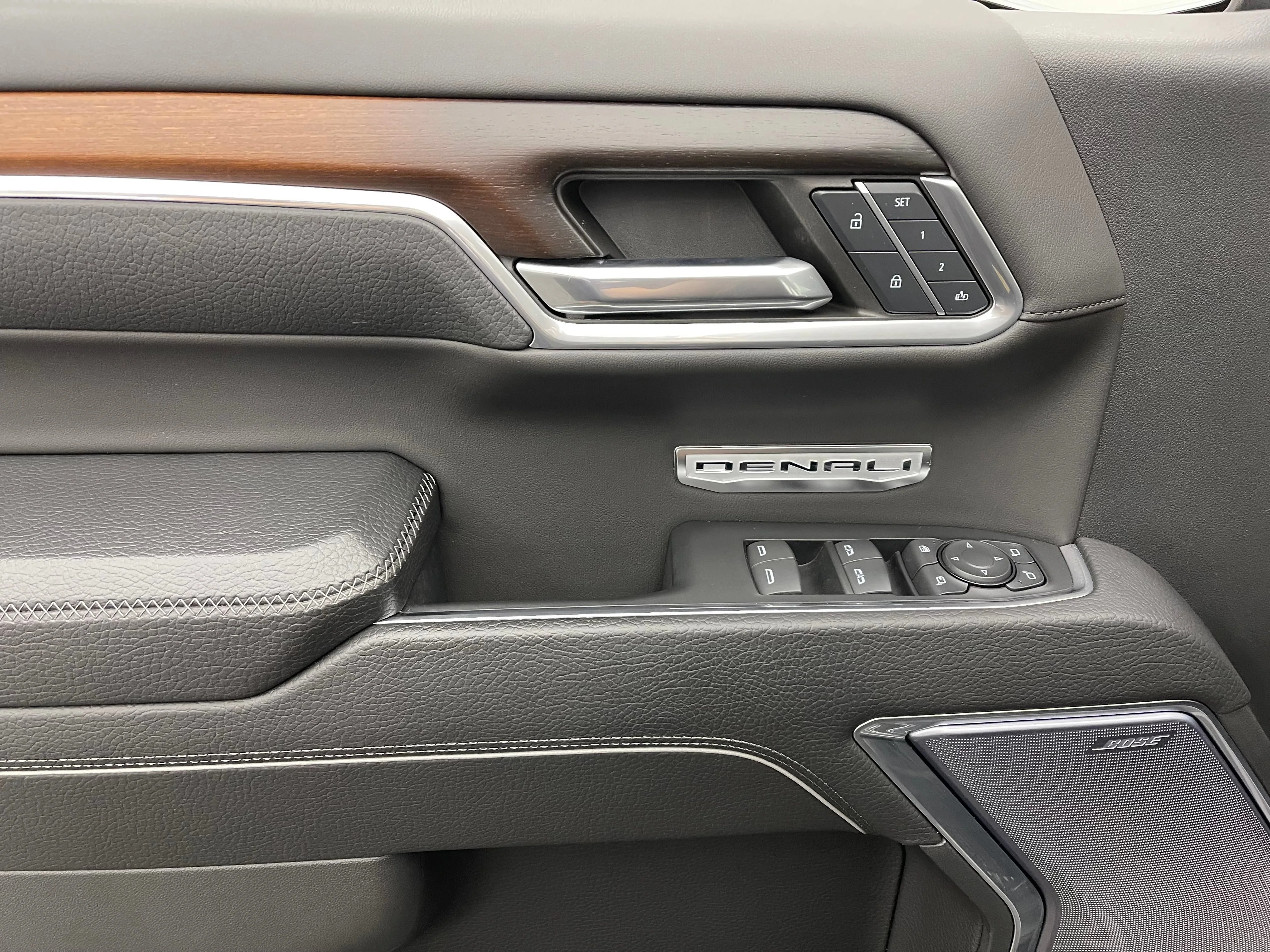 Used 2024 Onyx Black GMC Denali image 19
