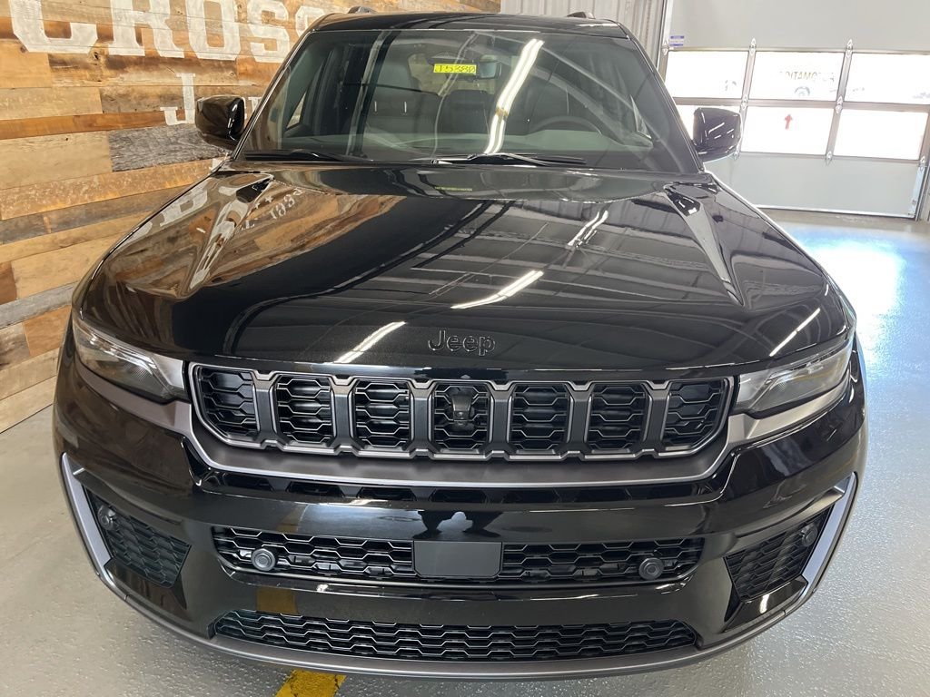 New 2026 Diamond Black Crystal Pearl-Coat Exterior Paint Jeep 85th Anniversary image 8
