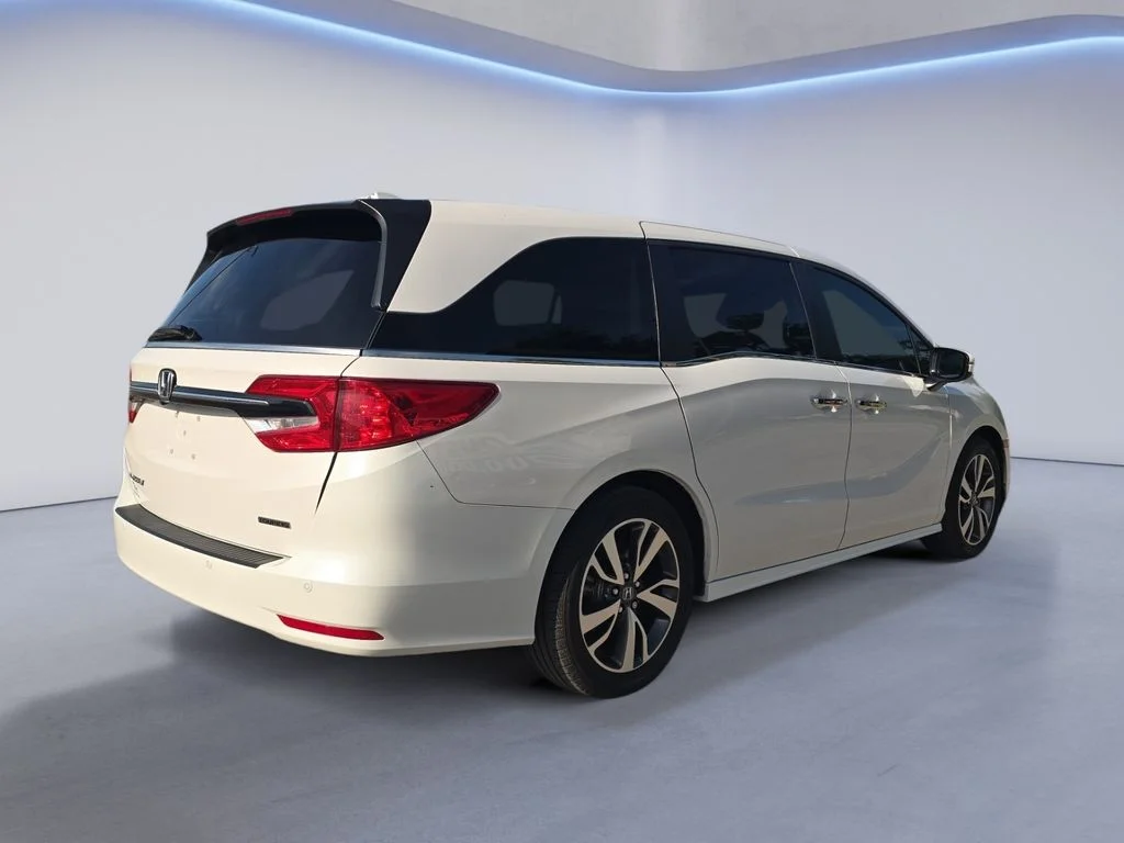 Used 2023 Platinum White Pearl Honda Touring image 6
