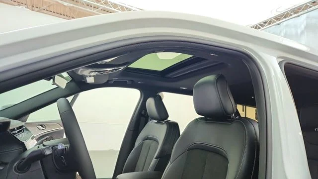 New 2026 Bright White Clear-Coat Exterior Paint Jeep Altitude image 20