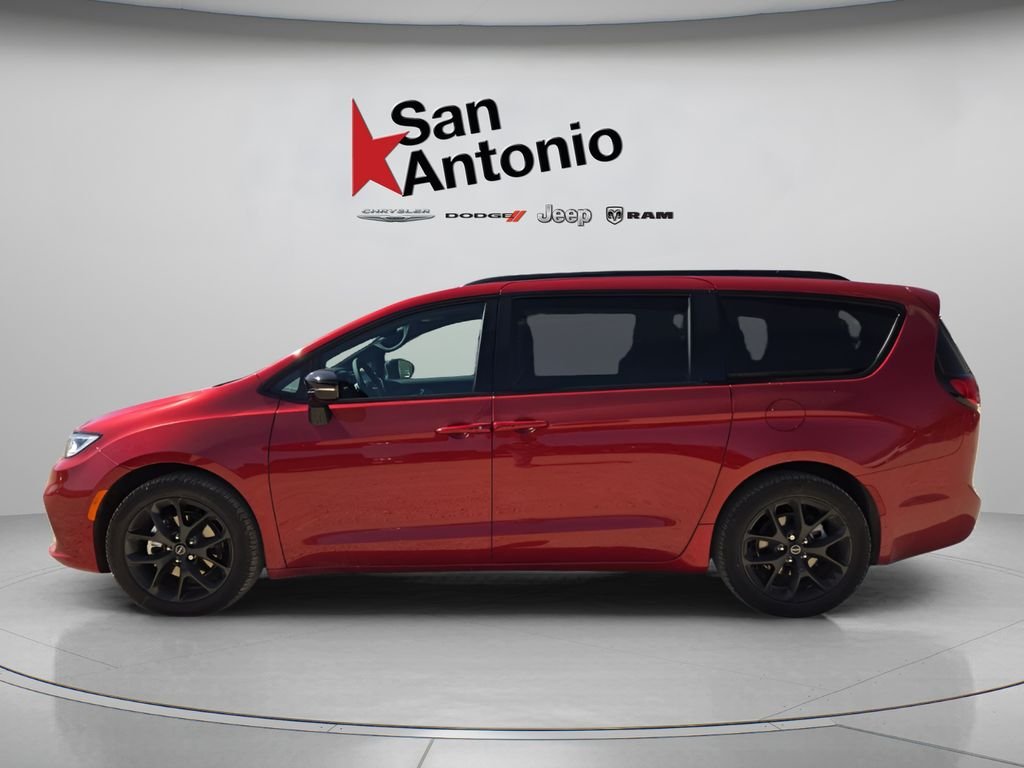 New 2026 Red Hot Pearl-Coat Exterior Paint Chrysler Select image 14