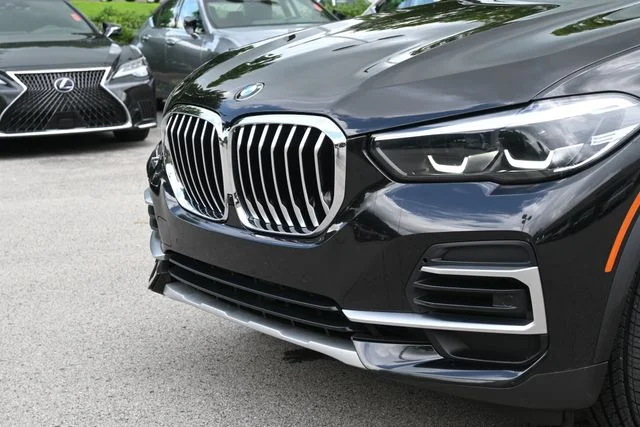 Used 2023 Black BMW sDrive40i image 12