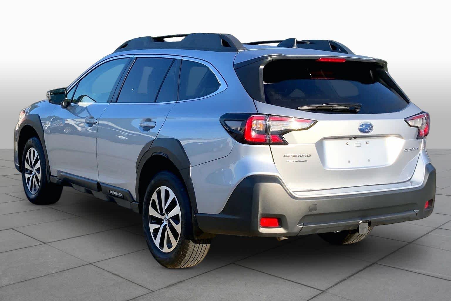 Used 2025 Ice Silver Metallic Subaru Premium image 12