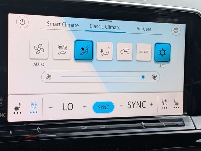 New 2026 White Volkswagen 2.0T SE w/Technology image 24