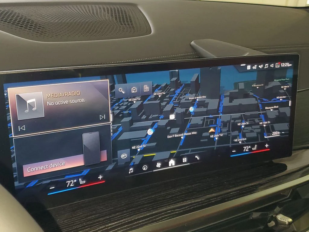 Used 2026 White BMW sDrive40i image 21