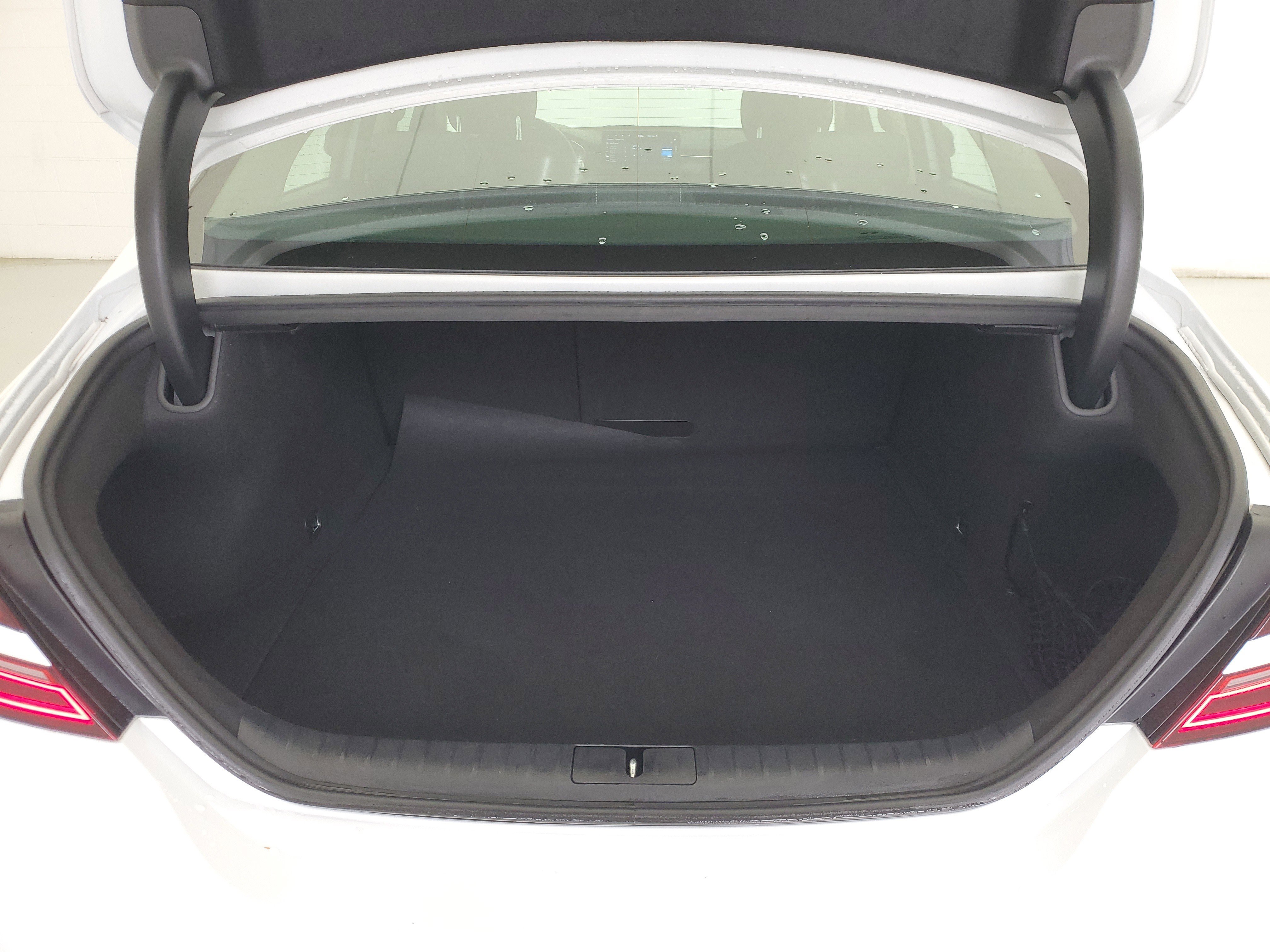 2025 GENESIS G70 Standard - Photo 10