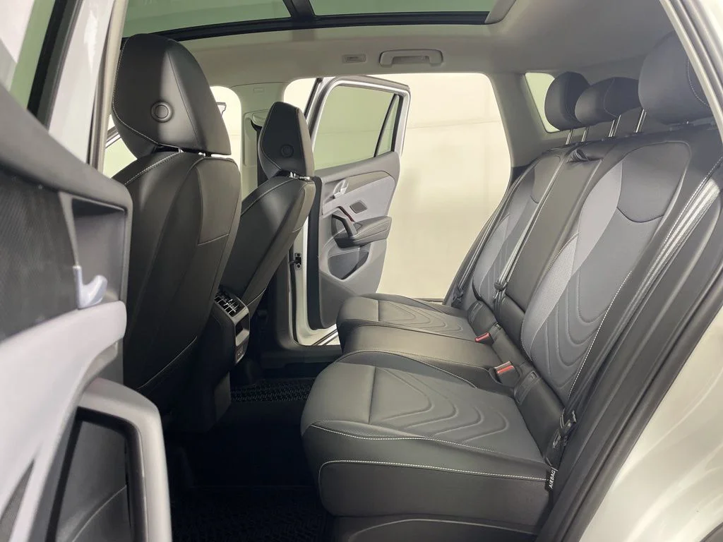 New 2026 White/off-white Volkswagen 2.0T SE image 19