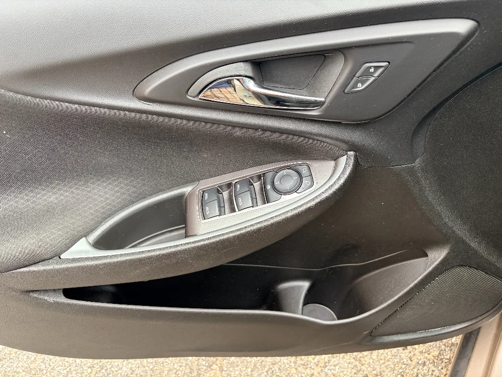 Used 2023 Gray Metallic Chevrolet LT image 10