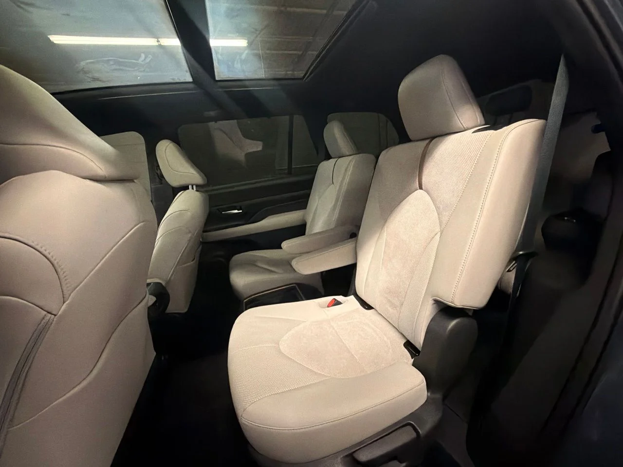 Used 2025 White Toyota MAX Platinum image 22