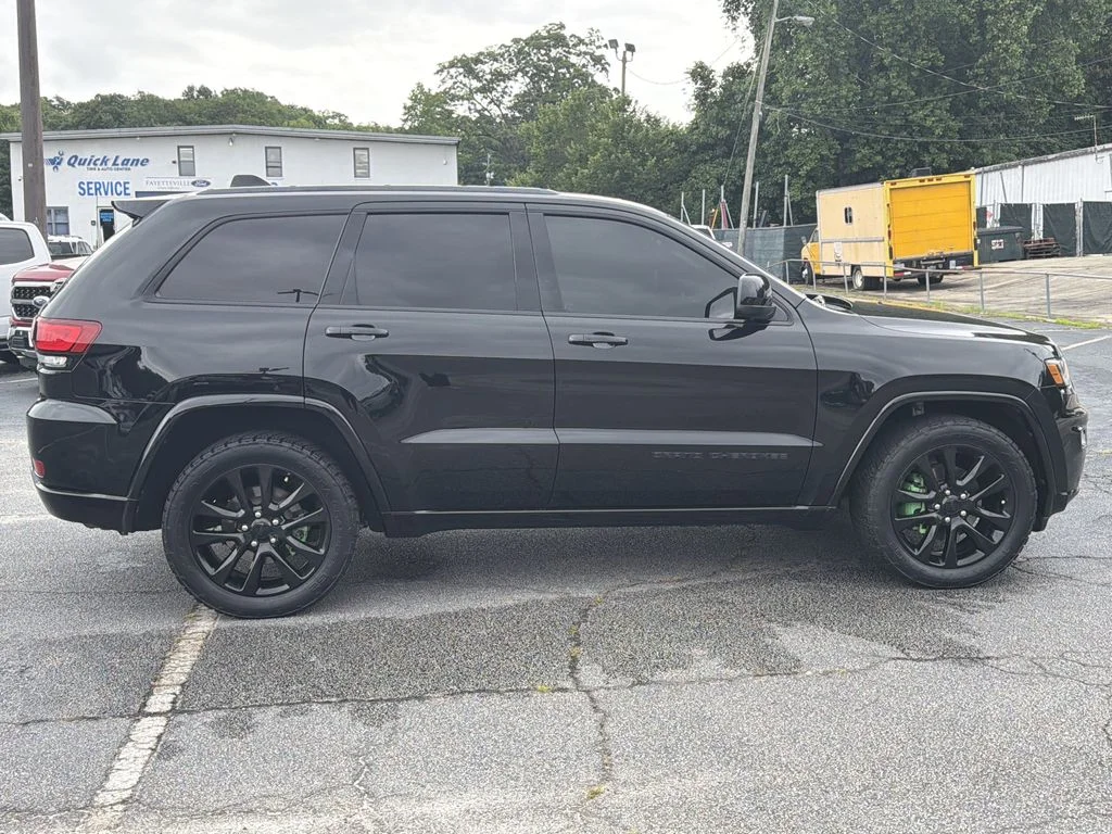 Used 2019 Black Jeep Altitude image 8