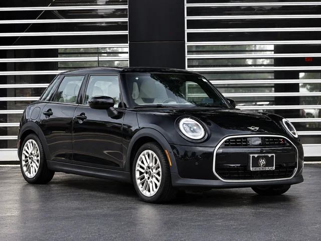 2026 MINI 4 Door Iconic