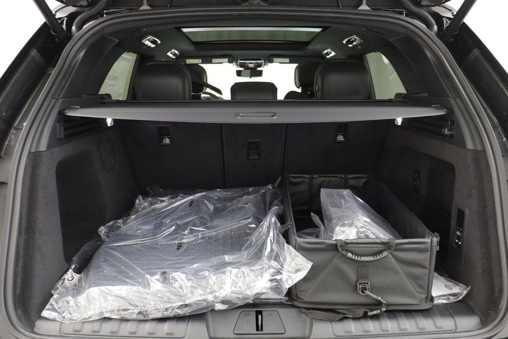 New 2026 Carpathian Grey LAND ROVER SE image 19
