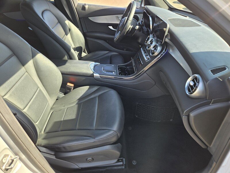 Used 2020  Mercedes-Benz GLC 300 image 16