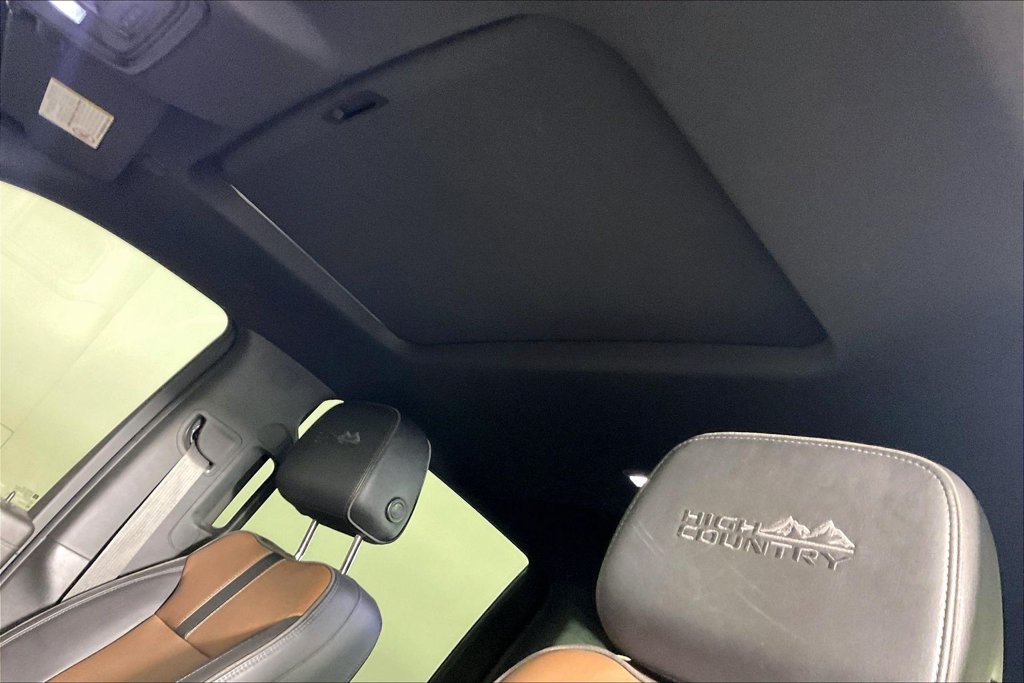 Used 2022 Beige Chevrolet High Country image 3