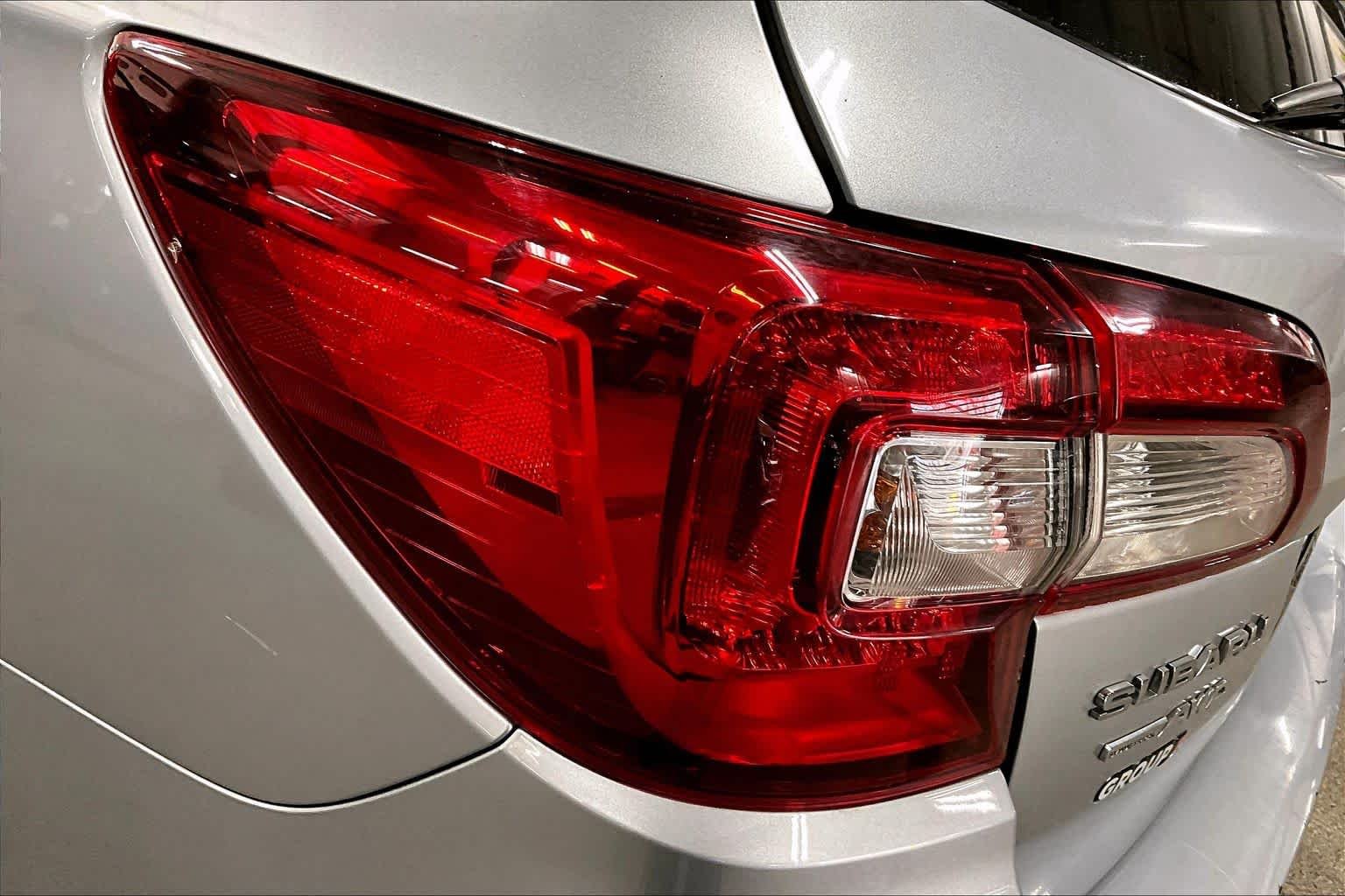Used 2019 Ice Silver Metallic Subaru Limited image 29