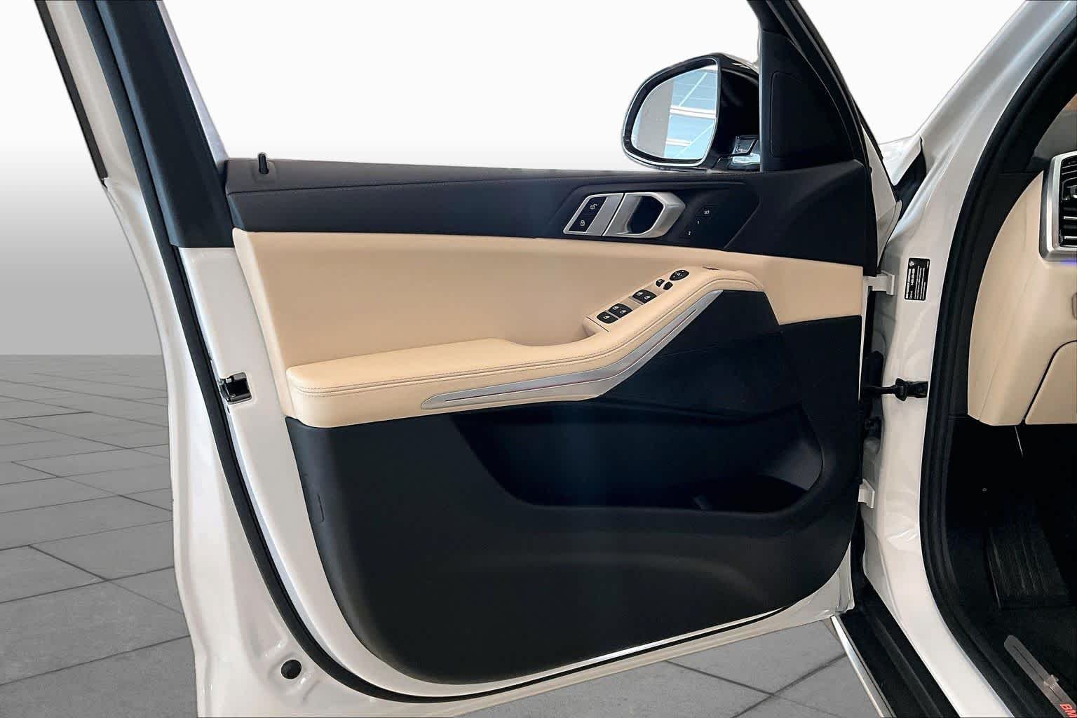Used 2022 Mineral White Metallic BMW sDrive40i image 21