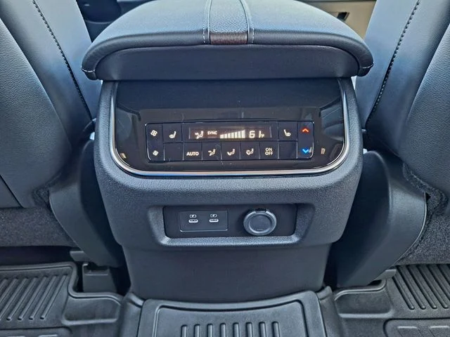 New 2026 Super Black Nissan Platinum image 31