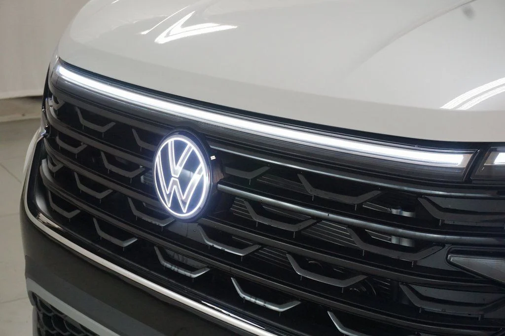 New 2026 White Volkswagen SE w/Technology image 34