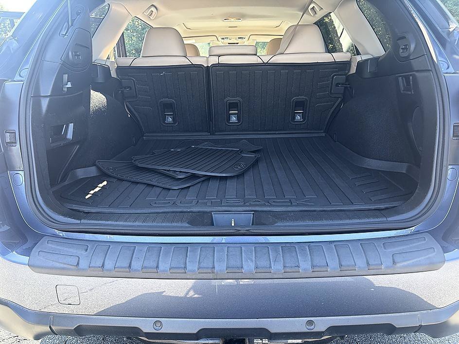Used 2017 Twilight Blue Metallic Subaru Limited image 19