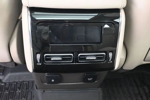 Used 2024 White Lincoln Reserve image 23