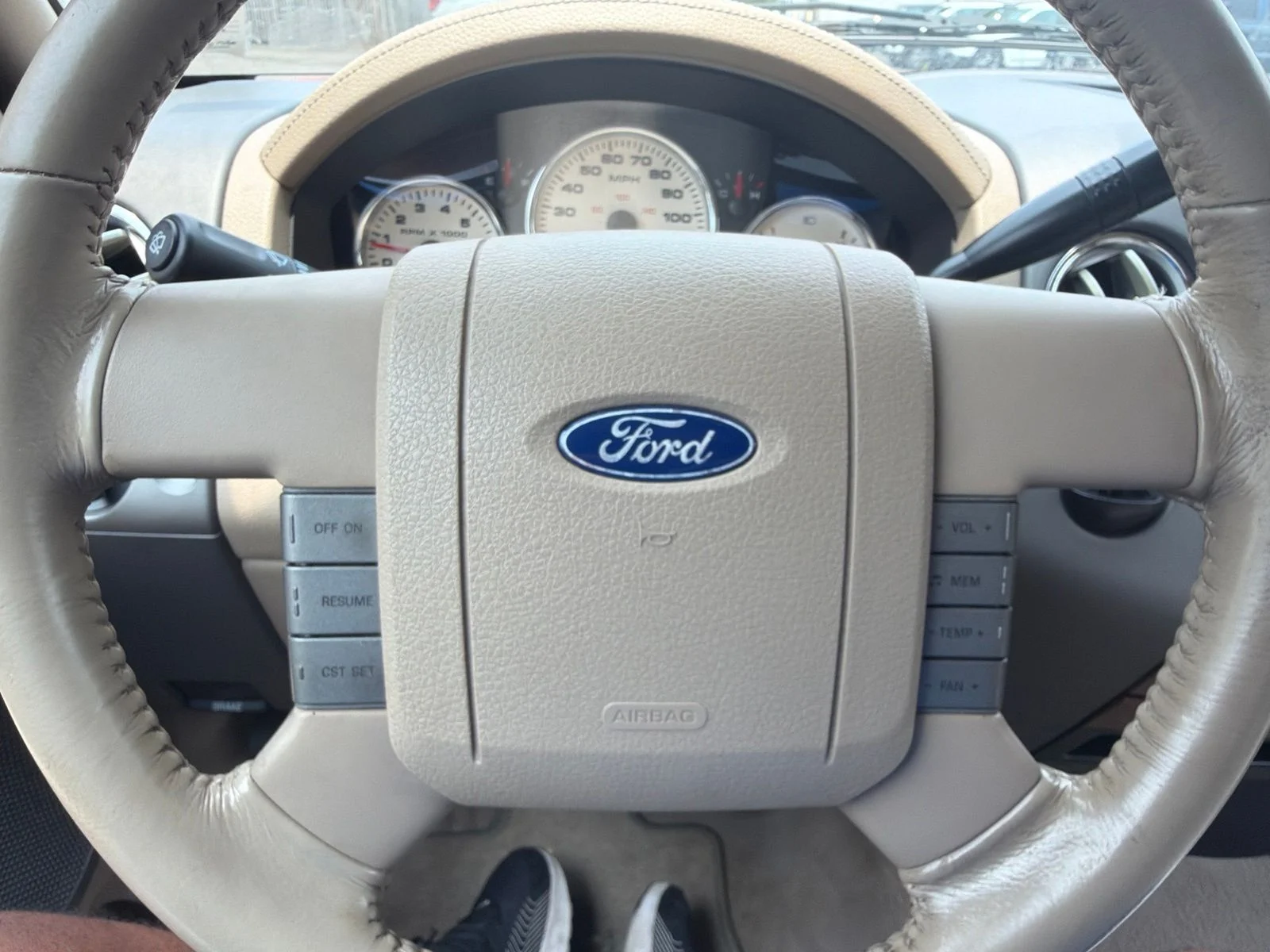 Used 2004 Red Ford Lariat image 17