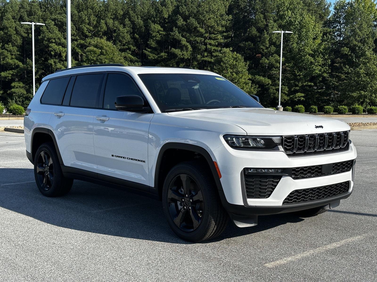 New 2026 Bright White Clear-Coat Exterior Paint Jeep Limited image 2