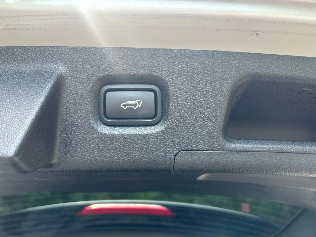 Used 2023 Silver Hyundai SEL image 31