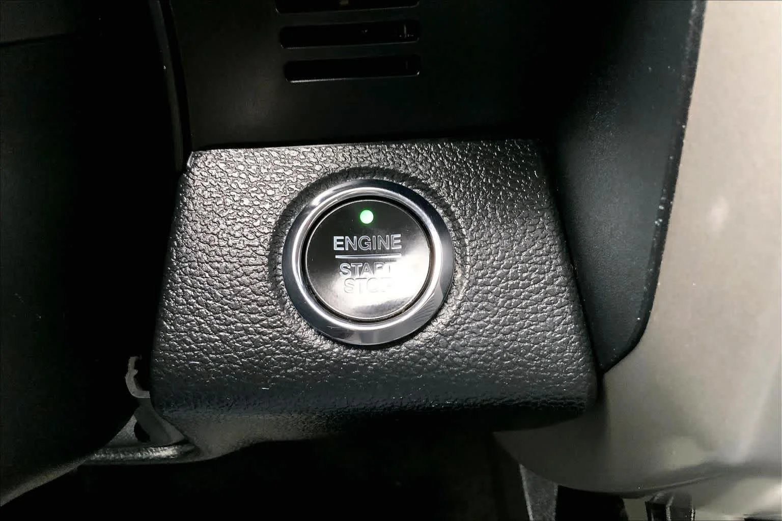 Used 2020 Rapid Red Metallic Tinted Clearcoat Ford LARIAT image 36