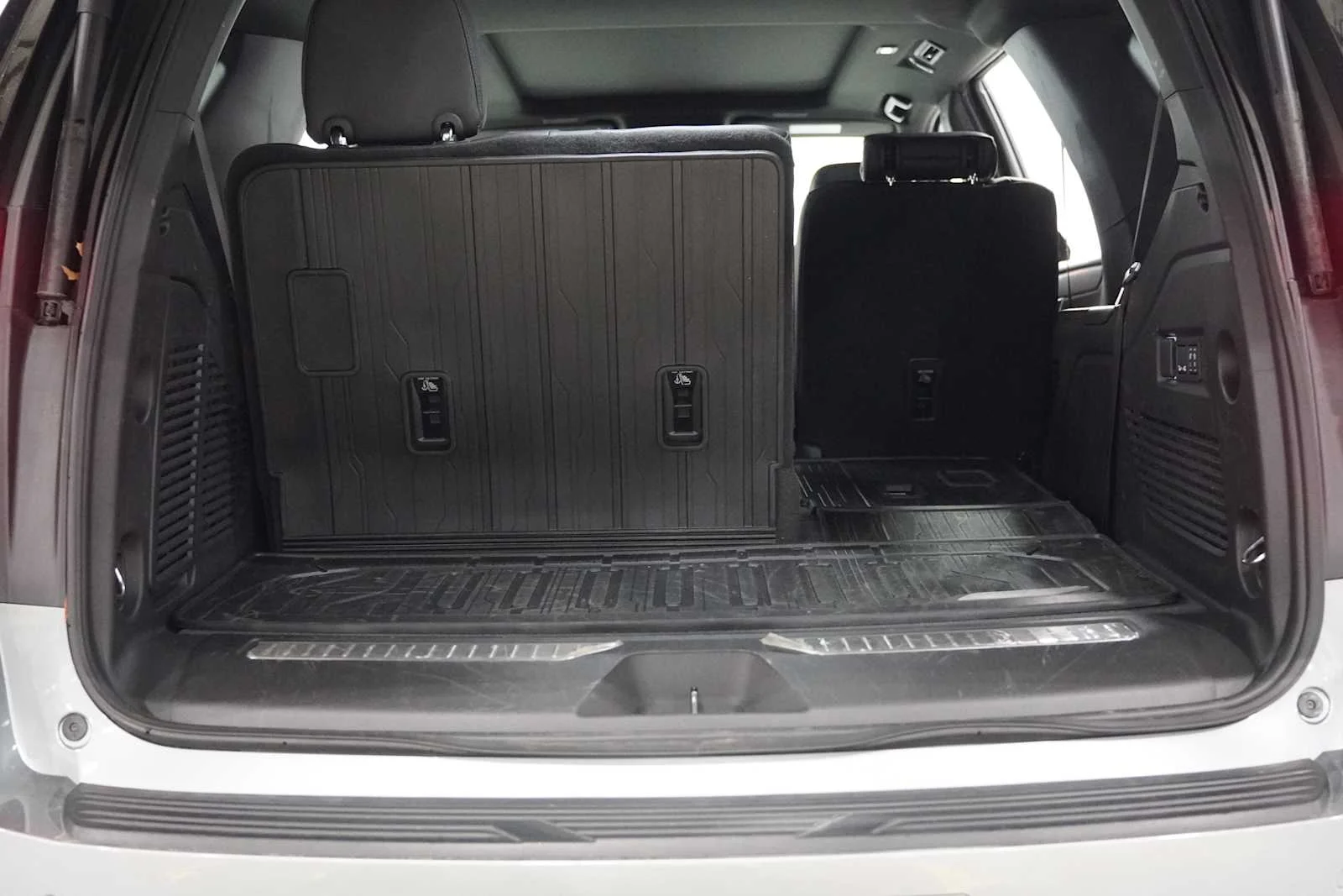Used 2025 Sterling Metallic GMC Denali image 24