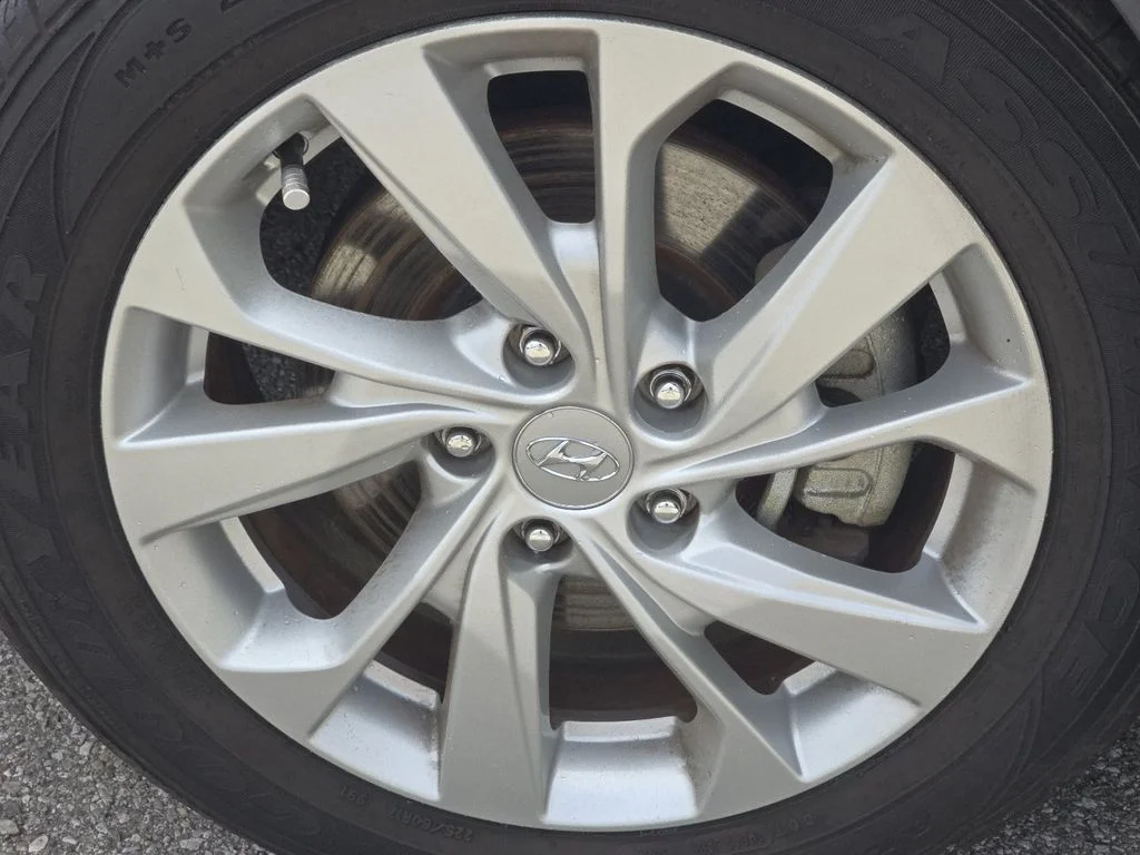 Used 2020 Gray Hyundai SE image 7