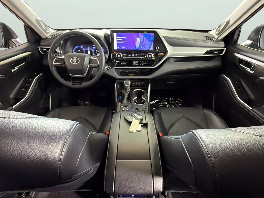 Used 2023 Black Toyota Platinum image 38